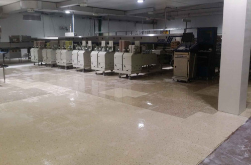 Pulidos y Abrillantados de Suelos en Nave Industrial en el Barcelonès